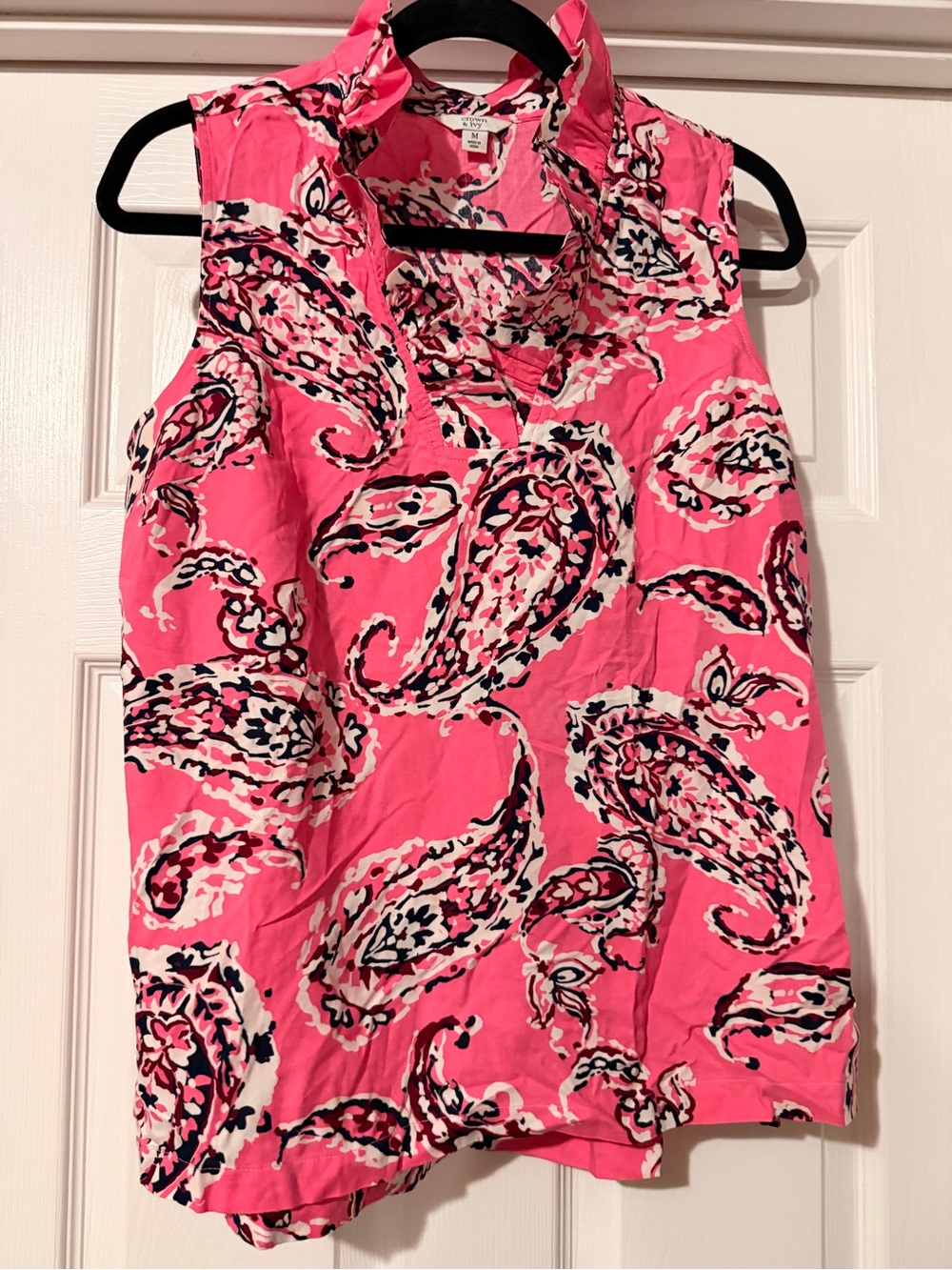 crown & ivy Pink Paisley Sleeveless Collared Camisole